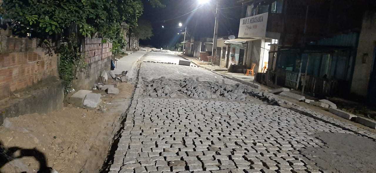 Camacã: Fim de mandato e o prefeito Oziel não para de trabalhar. Já passam de 50 ruas calçadas